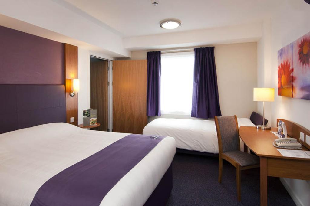 Premier Inn Sittingbourne Kent Номер фото